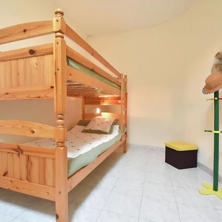 With Swimming Pool Vakantiehuis